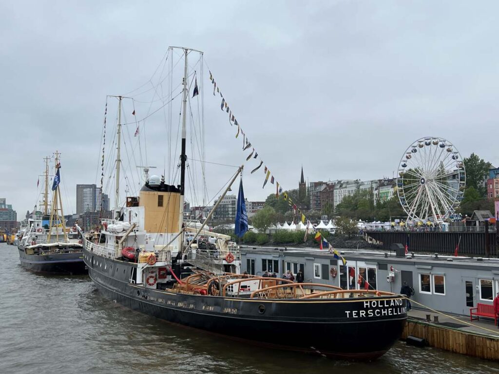 Hochseeschlepper Holland Landungsbruecken Hamburg Hafengeburtstag 2023