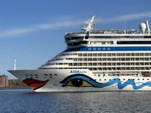 AIDAluna Kreuzfahrtschiff verlässt Kiel 25.4.2022