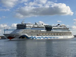 AIDAluna verlässt Kiel 5.5.2022 Richtung Ostsee