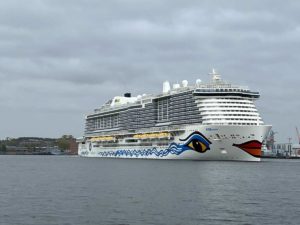 AIDAnova Kiel Erstanlauf 14.5.2022 Kreuzfahrtschiff