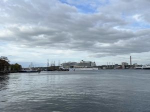 AIDAprima verlässt Port of Kiel