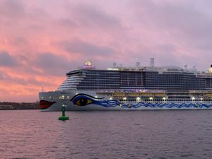 Arrival of the AIDAcosma in Kiel