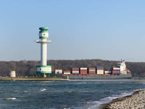Annalisa P Containerschiff Leuchtturm Friedrichsort