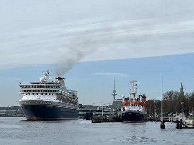 Balmoral Kreuzfahrtschiff am Ostseekai Kiel
