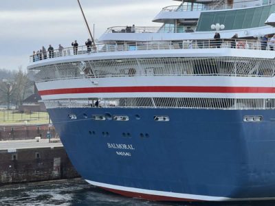 Balmoral cruise ship stern lock Kiel Canal