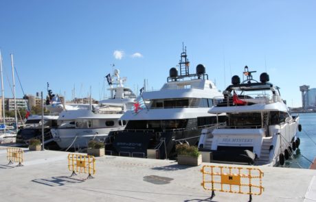Motoryachten im Yachthafen Port Vell Motoryachten im Yachthafen Port Vell in Barcelona