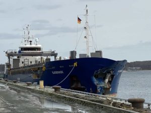 Bjoerkoe Schiff nach Kollision im Nord-Ostsee-Kanal