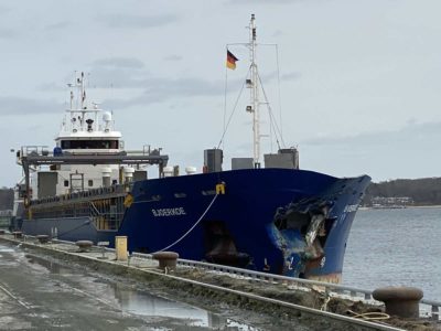 Bjoerkoe Schiff nach Kollision im Nord-Ostsee-Kanal