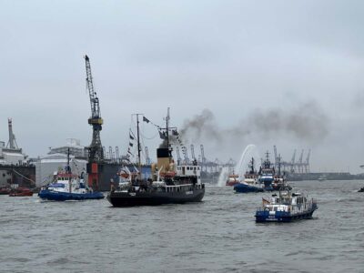 Icebreaker Stettin and arrival of the Fairplay tugboats at the tug ballet