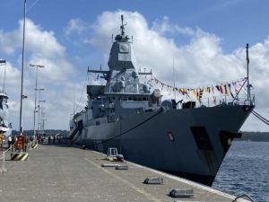 Fregatte Hamburg (F 220) Tirpitzmole Kiel