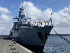 Fregatte Hamburg (F 220)
