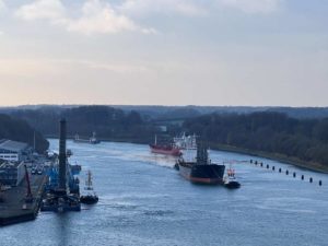 Frachtschiffe im Nord-Ostsee-Kanal 2.12.2022