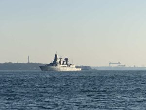 Fregatte Hessen F 221 Kieler Förde Richtung Ostsee