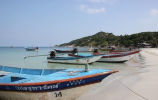 Motorboote am Haad Rin Beach auf Koh Phangan