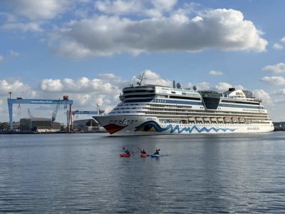 Kieler Förde AIDAluna Kreuzfahrtschiff in Kiel 5.5.2022