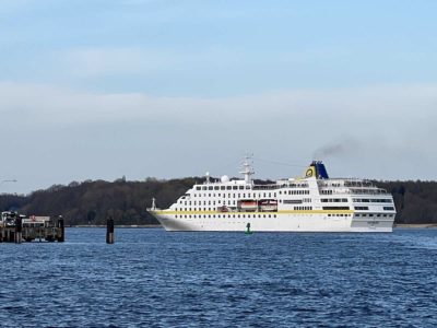 Kiel Fjord Hamburg cruise ship