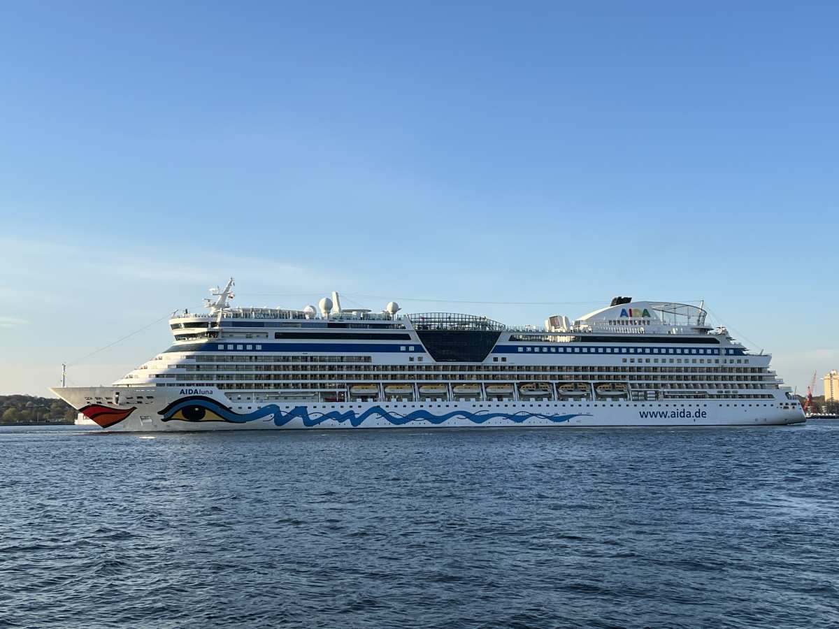 kreuzfahrtschiff-aidaluna-aida-cruises-25-4-2022-kiel | ShipspottingMag.com