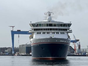 Kreuzfahrtschiff Balmoral Ankunft Kiel Drehung Kieler Förde