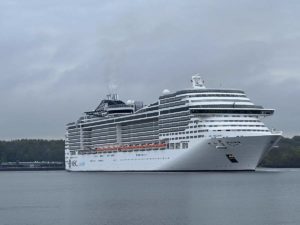 Kreuzfahrtschiff MSC Preziosa Kieler Förde 1.5.2022 Ankunft Kiel