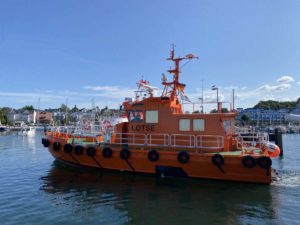 Schilksee Lotsenboot im Hafen