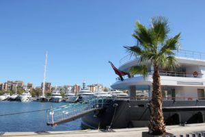 Marina Port Vell Barcelona Motoryachten liegen im Yachthafen