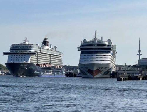 Kreuzfahrtschiffe in Kiel: Mein Schiff 4 und AIDAbella verlassen Ostseekai Kiel 15.5.2022