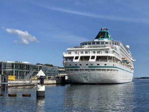 MS Amera Kreuzfahrtschiff in Kiel