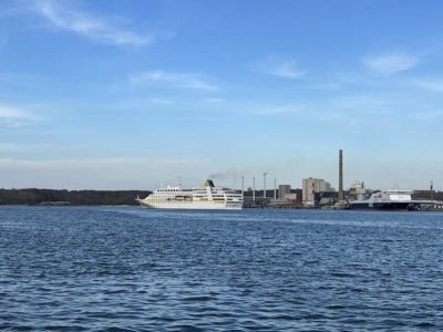 MS Hamburg leaves the port of Kiel