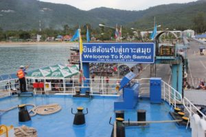 Fähre legt am Nathon Pier Koh Samui an - Fährverbindung Koh Samui - Festland Surat Thani