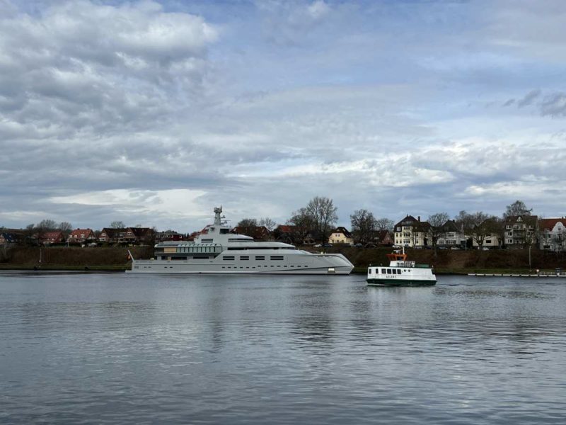 Kiel Canal ferry Adler I and luxury yacht 1601