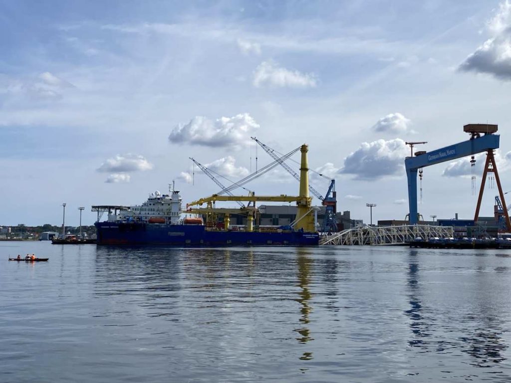 Akademik Cherskiy pipelayer in Kiel | ShipspottingMag.com