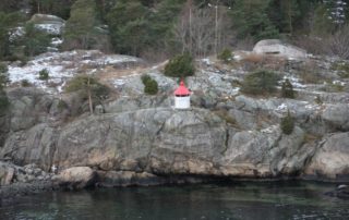 Leuchtturm auf einem Felsen im Oslofjord