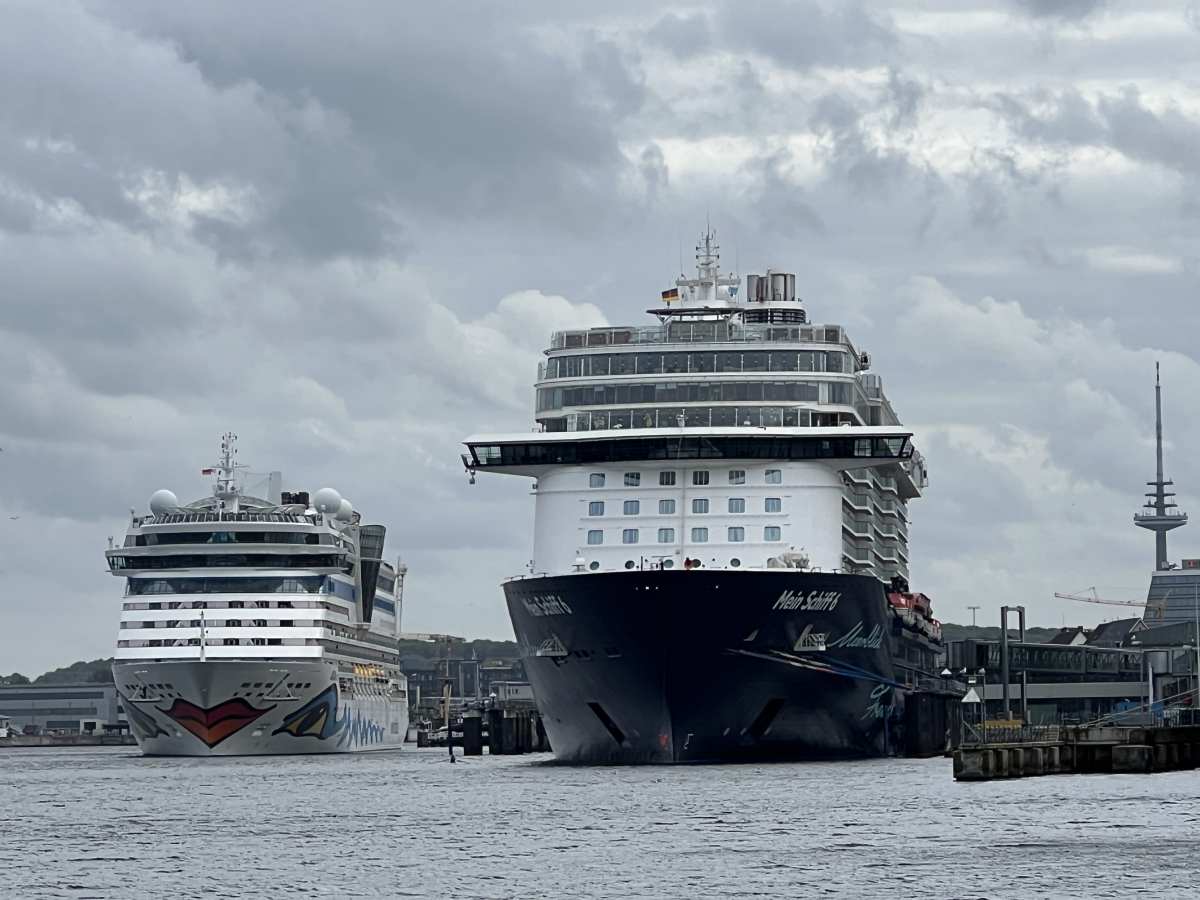 Ostseekai Kiel AIDAluna & Mein Schiff 6 cruise ships 13.5.2022