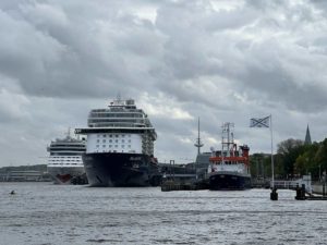 Ostseekai Kiel Kreuzfahrtschiffe Mein Schiff 6 & AIDAluna am 13.5.2022