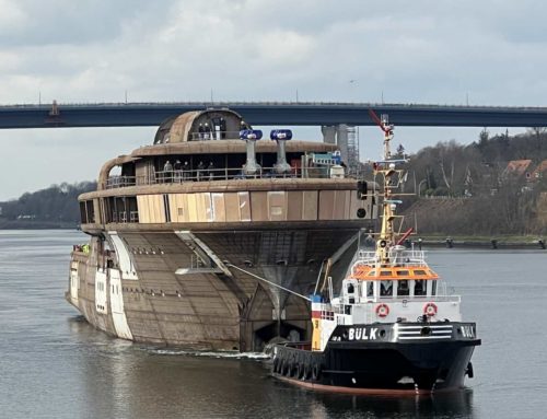 Project Cosmos: 114 Meter Megayacht nach Stapellauf in Kiel angekommen