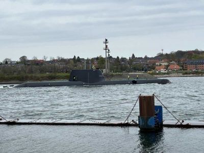 RSS Impeccable submarine leaves Kiel Canal in Holtenau