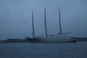 Segelyacht A in der Kieler Förde - weltgrößte Segelyacht verlässt Kiel im Februar 2017