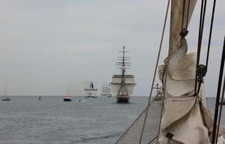 Schiffe in der Ostsee bei Warnemünde Schiffe in der Ostsee bei Warnemünde zur Hanse Sail Rostock