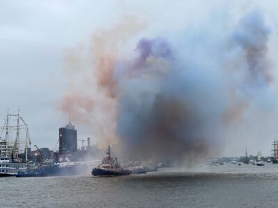 Tugboat Ballet Hamburg Harbor Birthday 2023 conclusion with fog and smoke