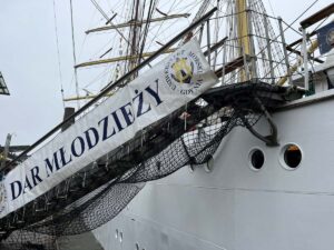 Segelschiff Dar Mlodziezy in Hamburg