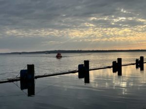 Sonnenaufgang Kieler Förde Nord-Ostsee-Kanal Lotsenboot