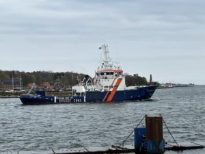 TKMS Schiff HDW Herkules verlässt Nord-Ostsee-Kanal Schleuse