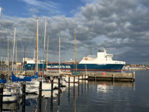 Tundraland RoRo Frachtschiff Kieler Förde